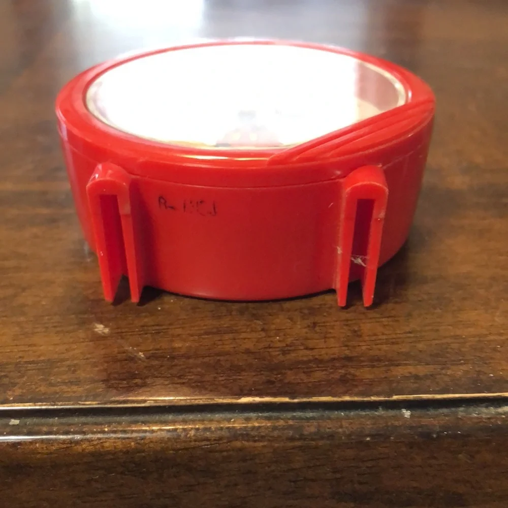Mickey Mouse Lorus quartz clock it’s missing the battery cover and don’t work